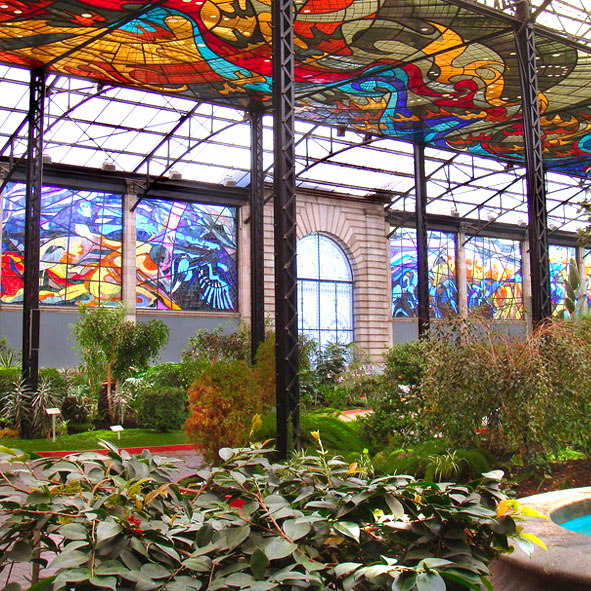 Sorprendete de los vitrales en el Jardin Botanico en Toluca